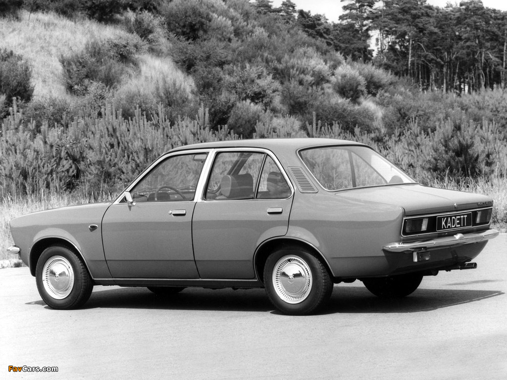 Photos of Opel Kadett 4-door Sedan (C) 1973–77 (1024 x 768)