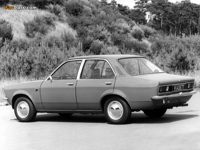 Photos of Opel Kadett 4-door Sedan (C) 1973–77 (640 x 480)