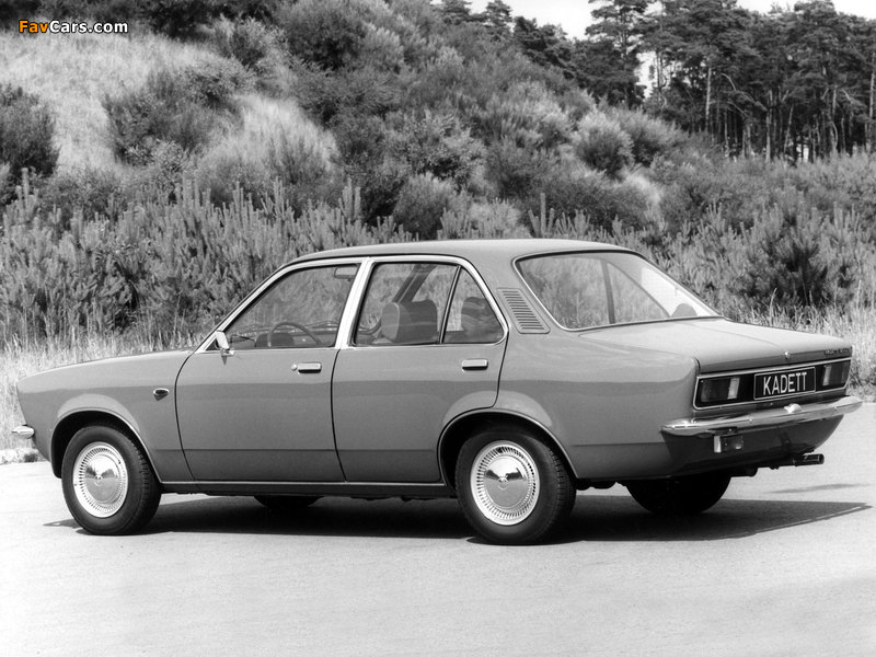 Photos of Opel Kadett 4-door Sedan (C) 1973–77 (800 x 600)
