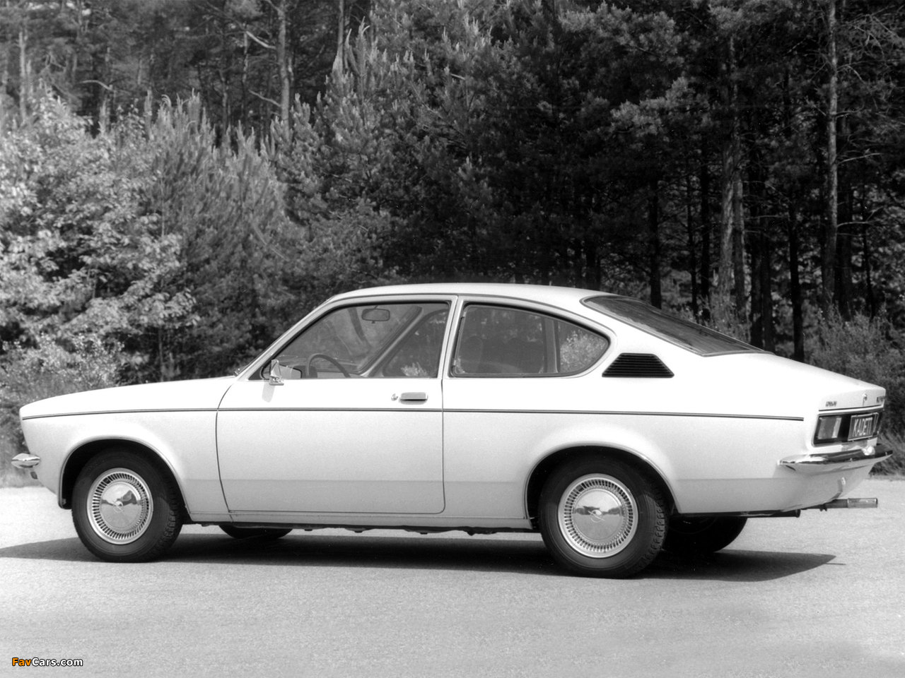 Photos of Opel Kadett Coupe (C) 1973–77 (1280 x 960)