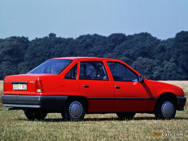 Photos of Opel Kadett Sedan (E) 1984–89 (640 x 480)