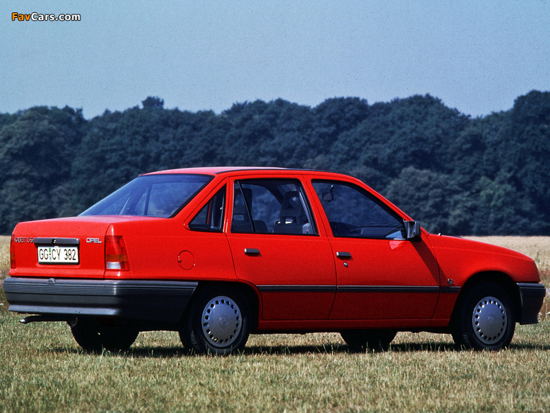 Photos of Opel Kadett Sedan (E) 1984–89 (800 x 600)