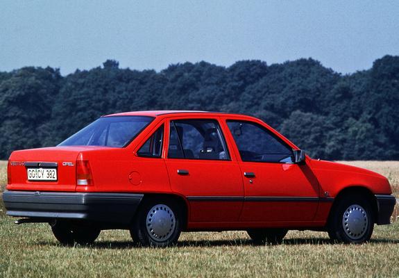 Photos of Opel Kadett Sedan (E) 1984–89