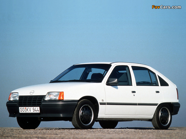 Photos of Opel Kadett 5-door (E) 1984–89 (640 x 480)