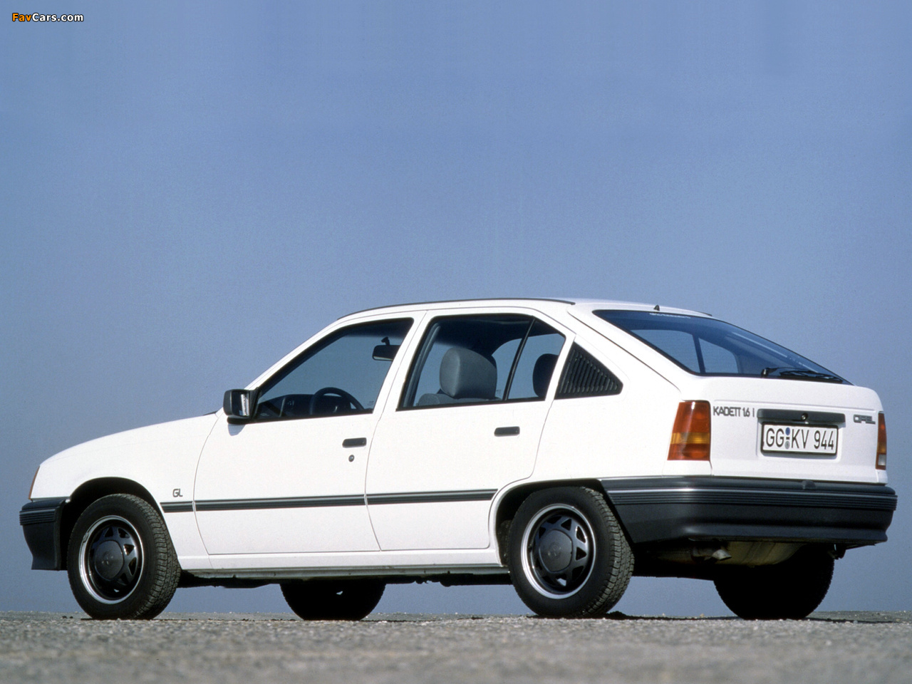 Photos of Opel Kadett 5-door (E) 1984–89 (1280 x 960)