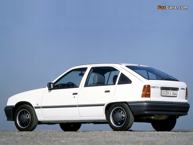 Photos of Opel Kadett 5-door (E) 1984–89 (640 x 480)