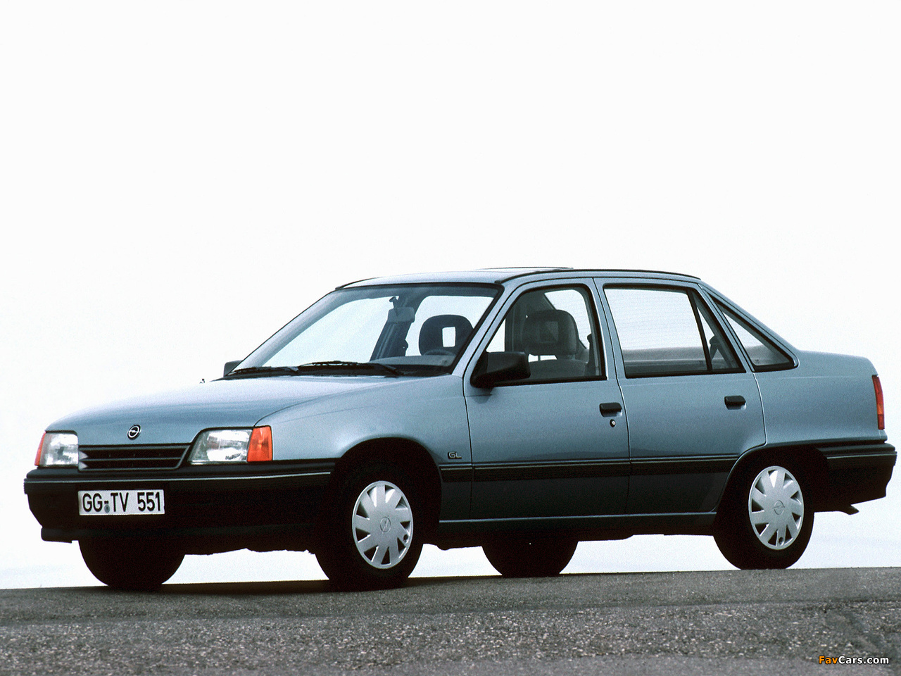 Photos of Opel Kadett Sedan (E) 1989–91 (1280 x 960)