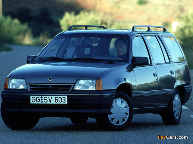 Photos of Opel Kadett Caravan (E) 1989–91 (640 x 480)