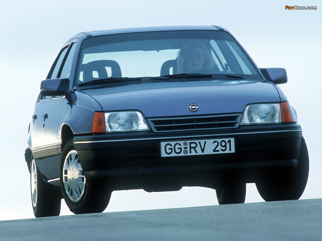 Photos of Opel Kadett 5-door (E) 1989–91 (1024 x 768)