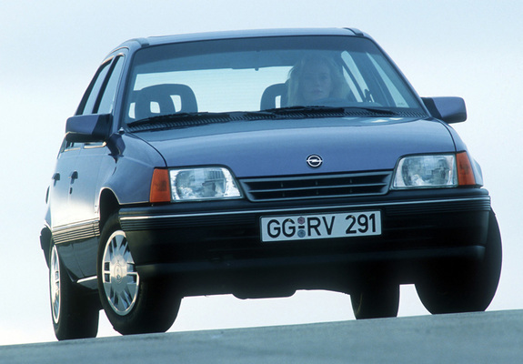 Photos of Opel Kadett 5-door (E) 1989–91