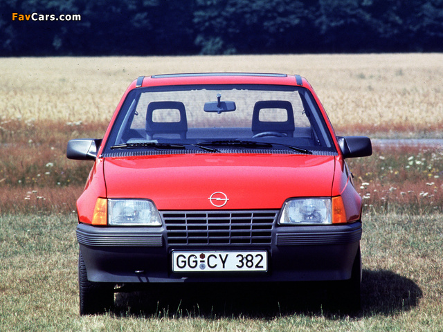 Pictures of Opel Kadett Sedan (E) 1984–89 (640 x 480)