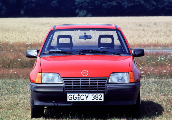 Pictures of Opel Kadett Sedan (E) 1984–89