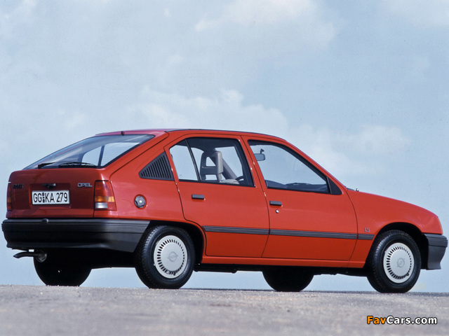Pictures of Opel Kadett 5-door (E) 1984–89 (640 x 480)