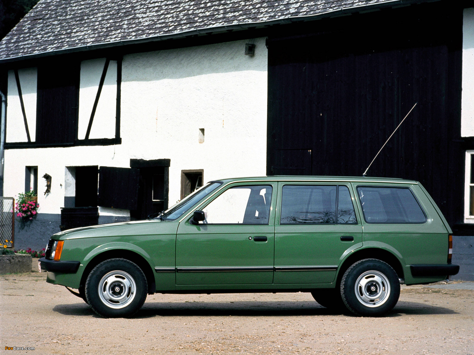 Opel Kadett Caravan Pirsch (D) 1982–84 wallpapers (1600 x 1200)