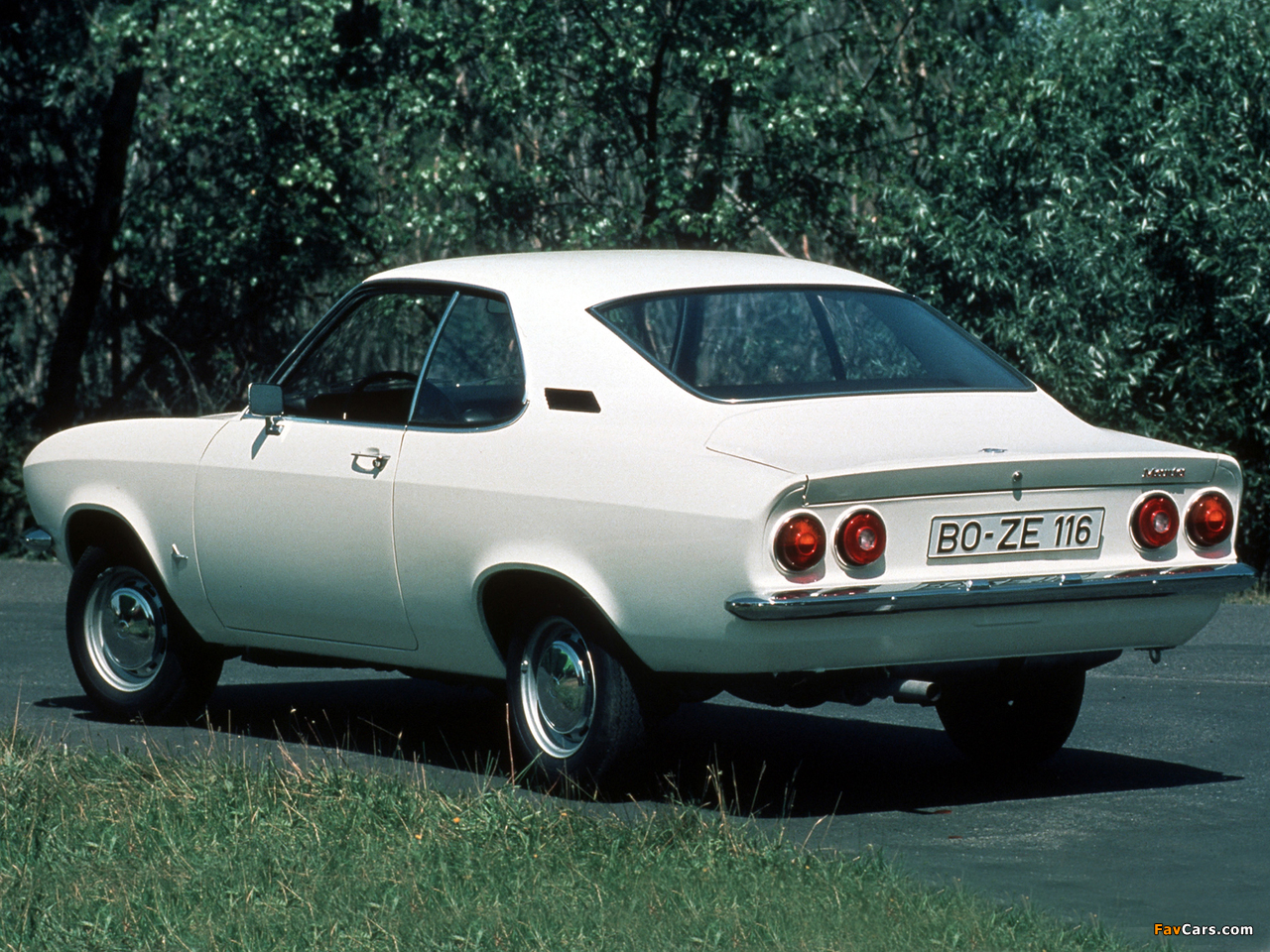 Photos of Opel Manta (A) 1970–75 (1280 x 960)