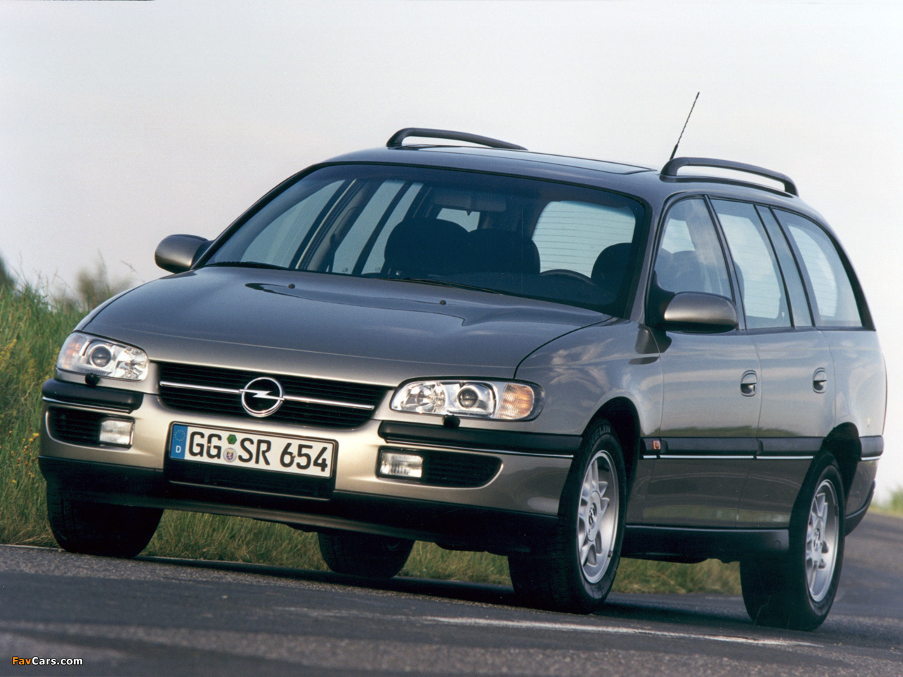 Pictures of Opel Omega Caravan (B) 1994–99 (1280 x 960)