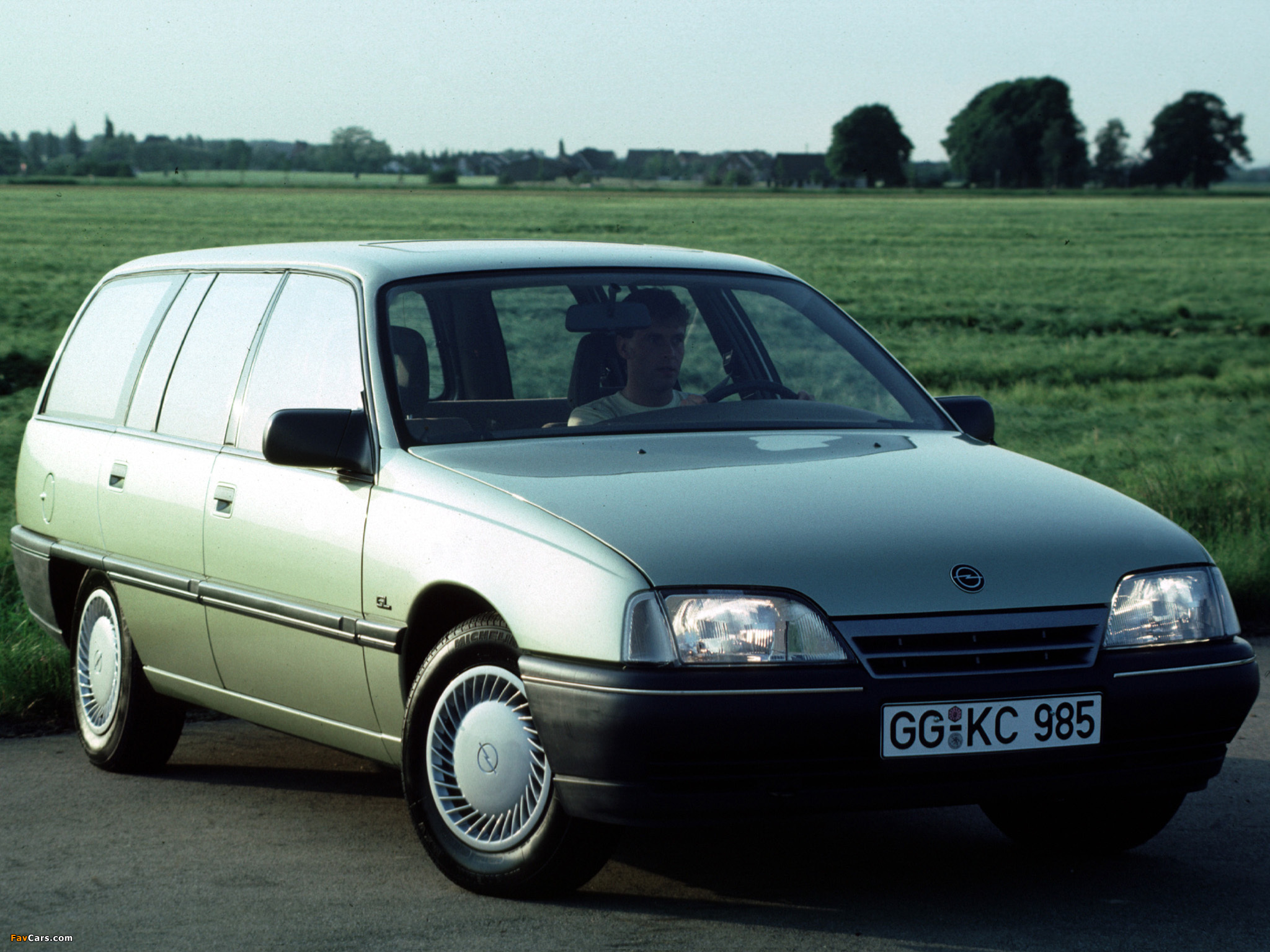 Opel Omega Caravan (A) 1986–90 wallpapers (2048 x 1536)