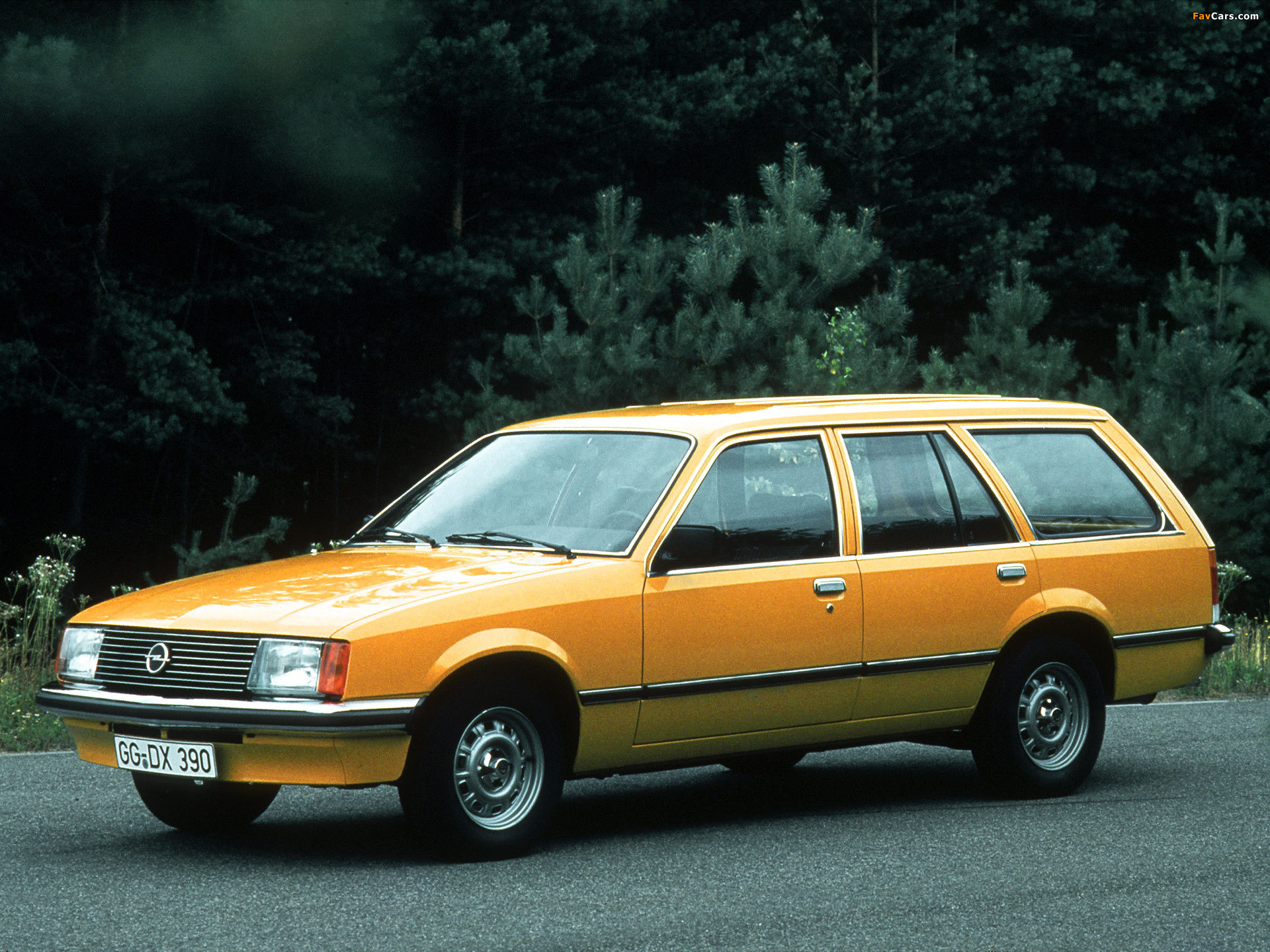 Images of Opel Rekord Caravan 5-door (E1) 1977–82 (1920 x 1440)