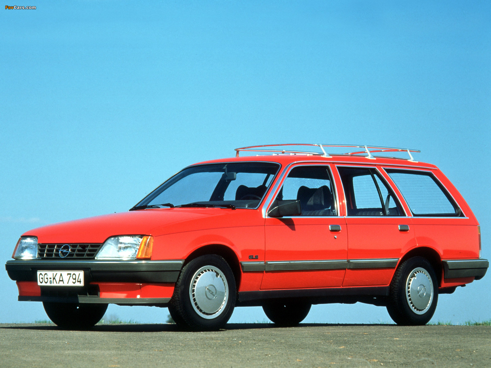 Images of Opel Rekord Caravan (E2) 1982–86 (1600 x 1200)