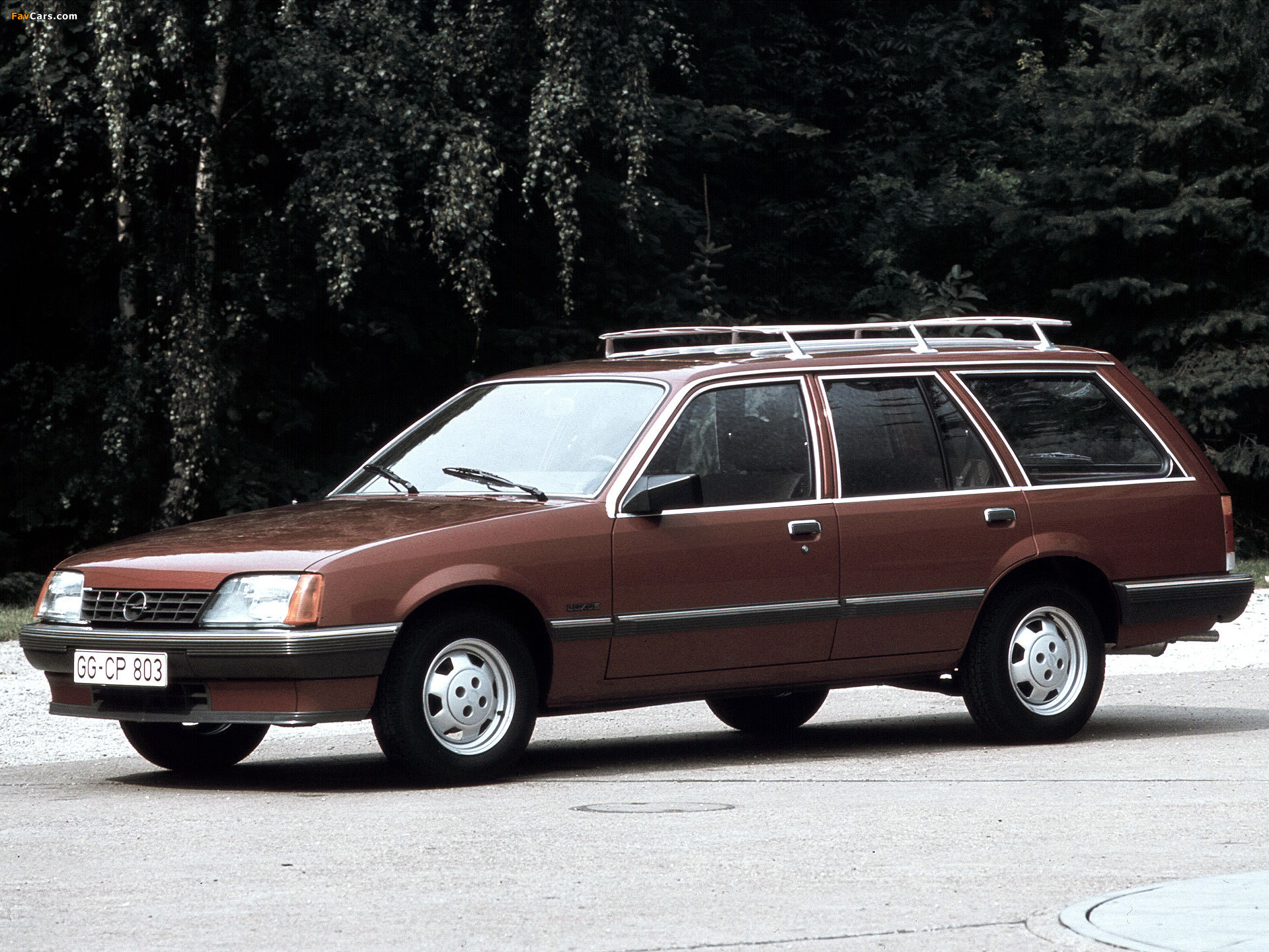 Images of Opel Rekord Caravan (E2) 1982–86 (1920 x 1440)
