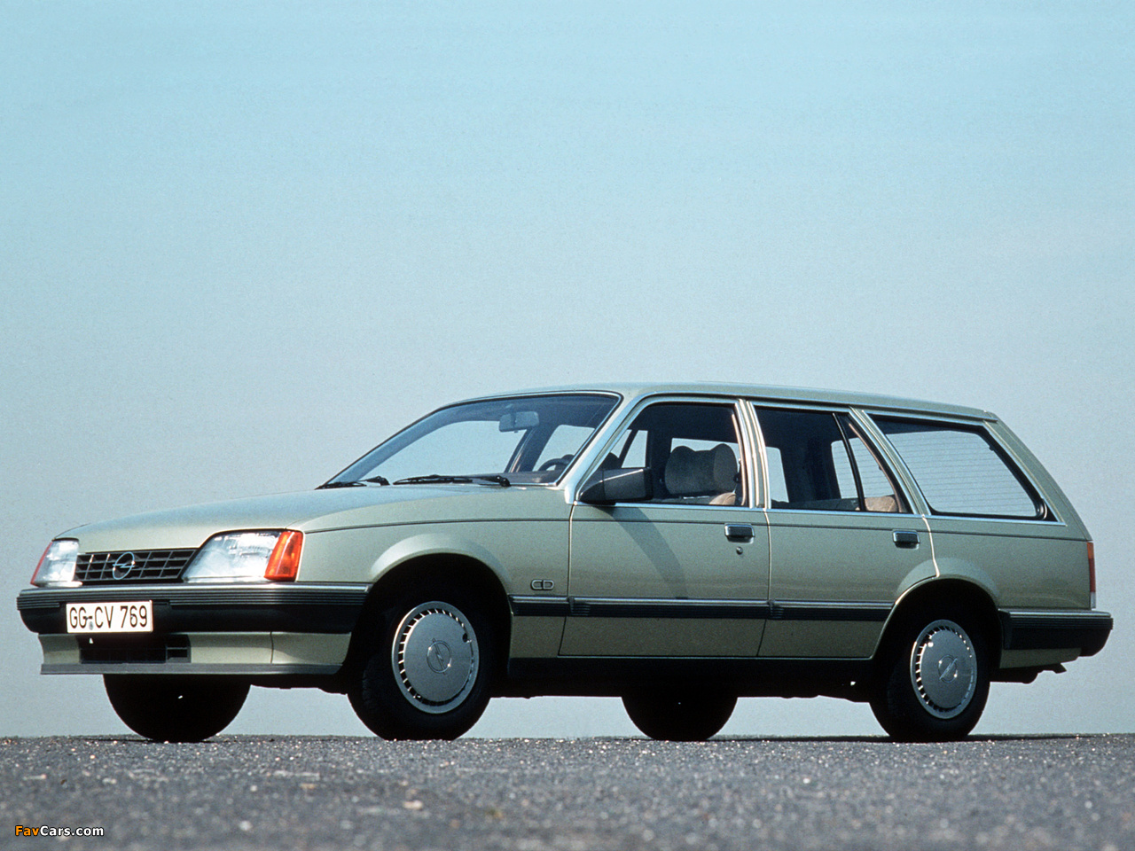 Opel Rekord Caravan (E2) 1982–86 photos (1280 x 960)