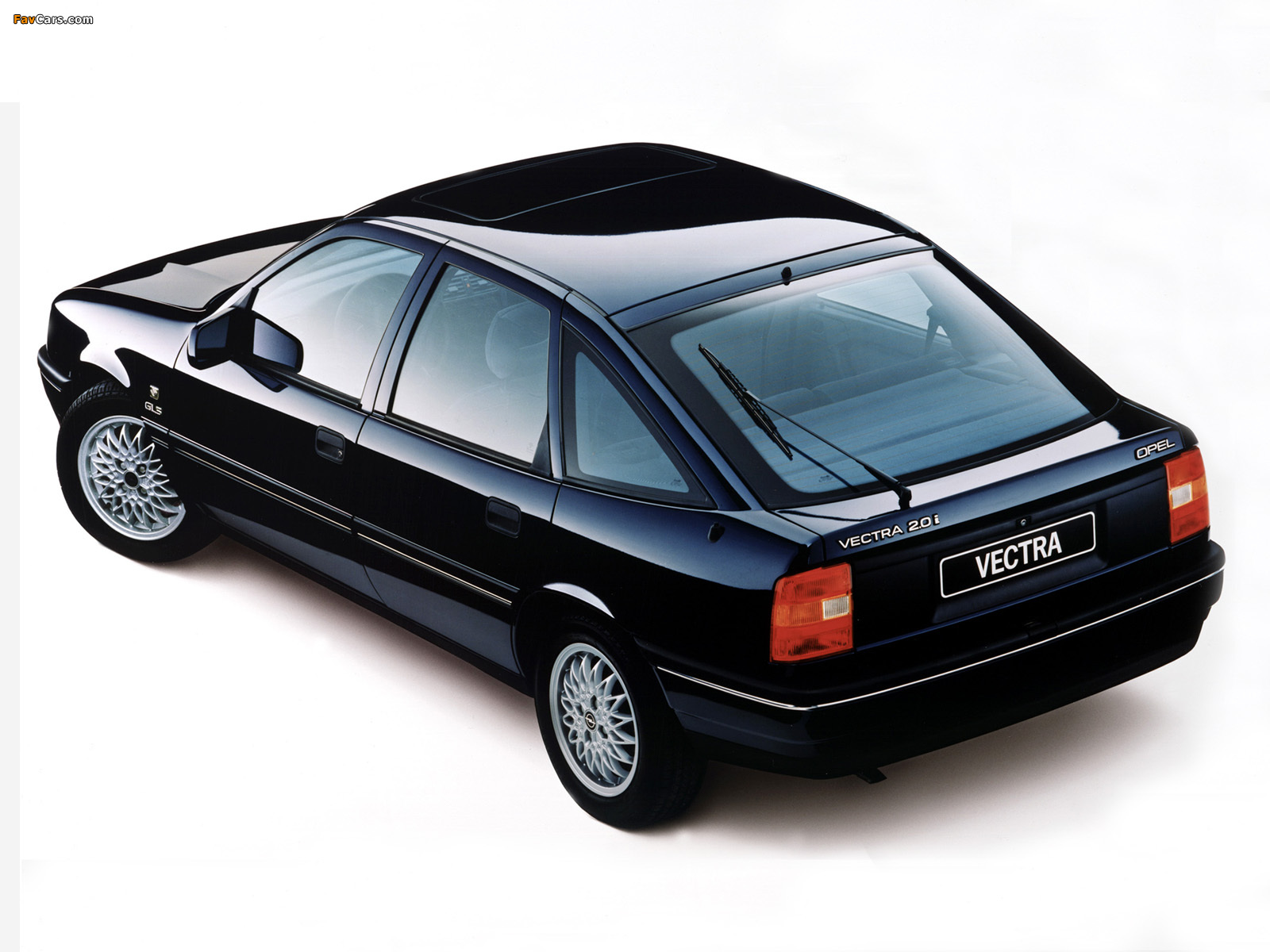 Images of Opel Vectra Hatchback (A) 1988–92 (1600 x 1200)