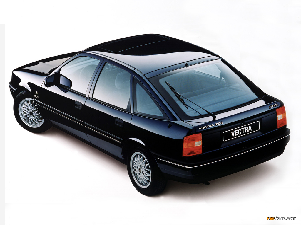 Images of Opel Vectra Hatchback (A) 1988–92 (1024 x 768)