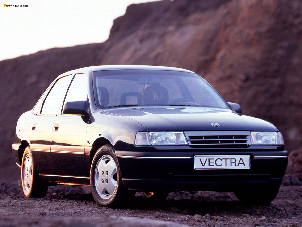 Images of Opel Vectra Sedan (A) 1988–92 (1280 x 960)