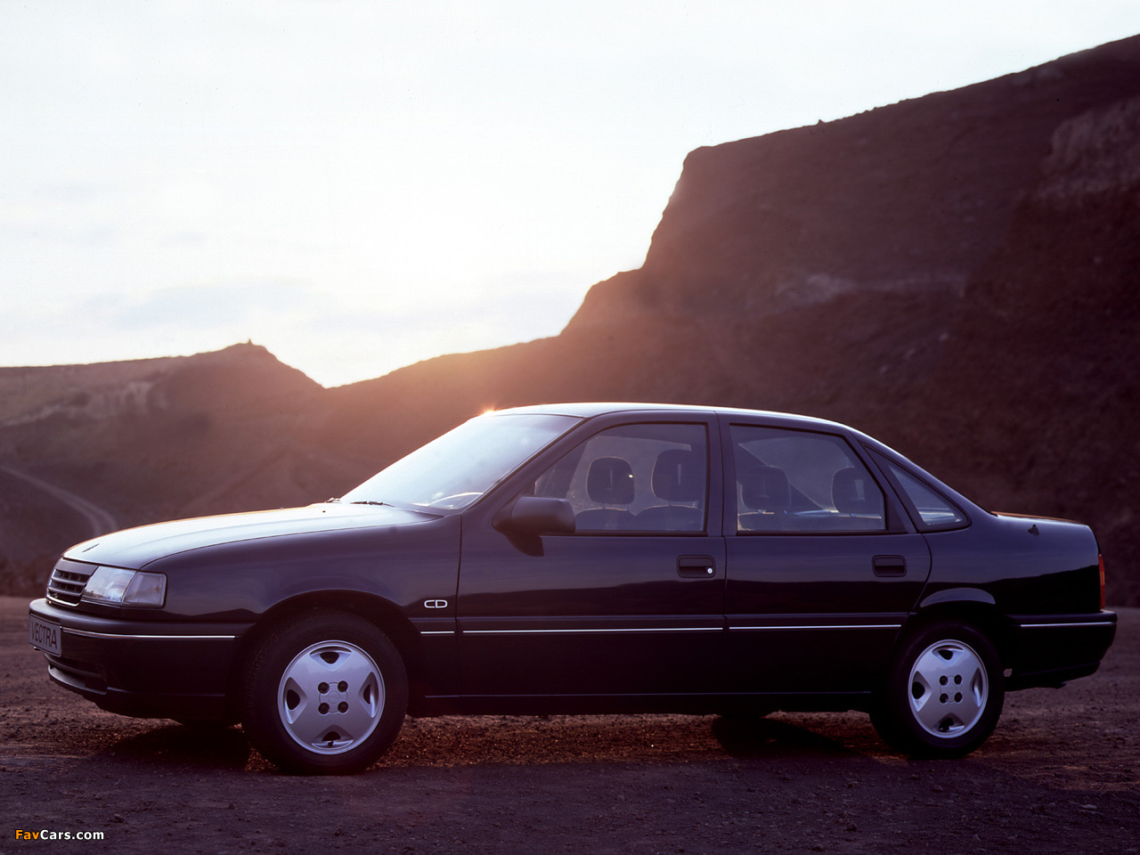 Opel Vectra Sedan (A) 1988–92 images (1280 x 960)