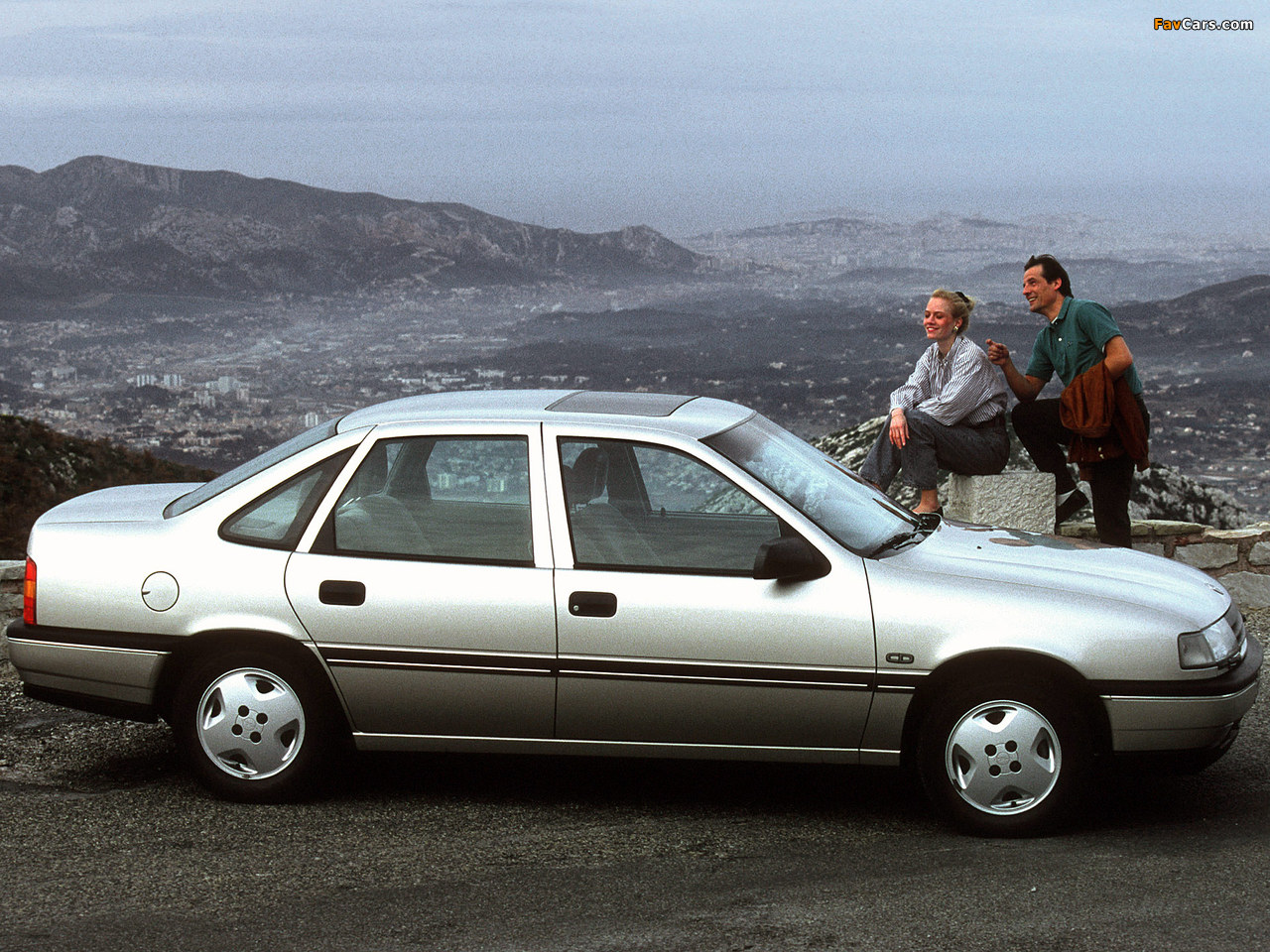 Opel Vectra Sedan (A) 1988–92 images (1280 x 960)