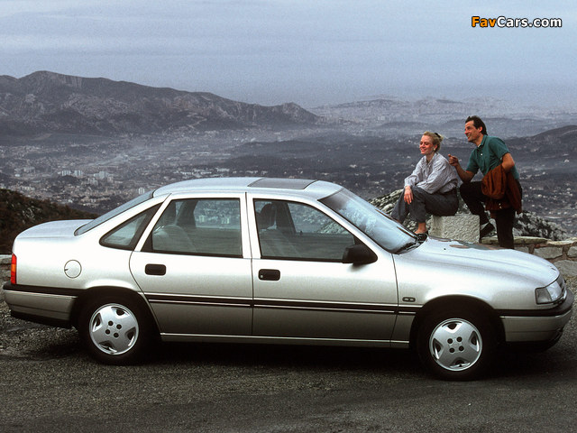 Opel Vectra Sedan (A) 1988–92 images (640 x 480)