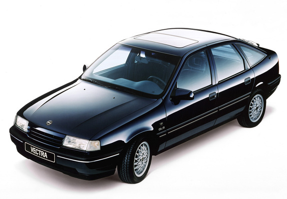 Opel Vectra Hatchback (A) 1988–92 photos