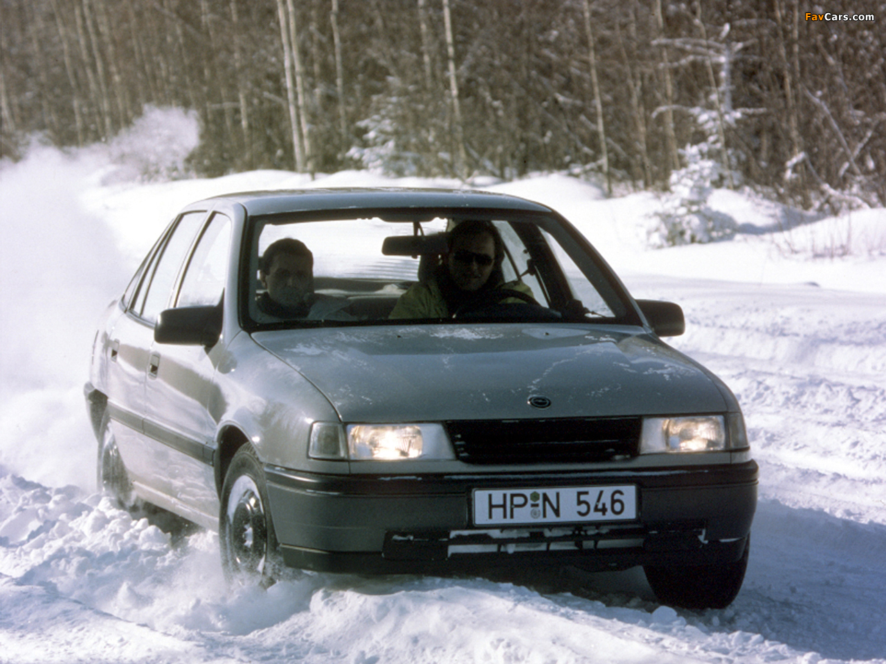 Opel Vectra Sedan (A) 1988–92 photos (1280 x 960)