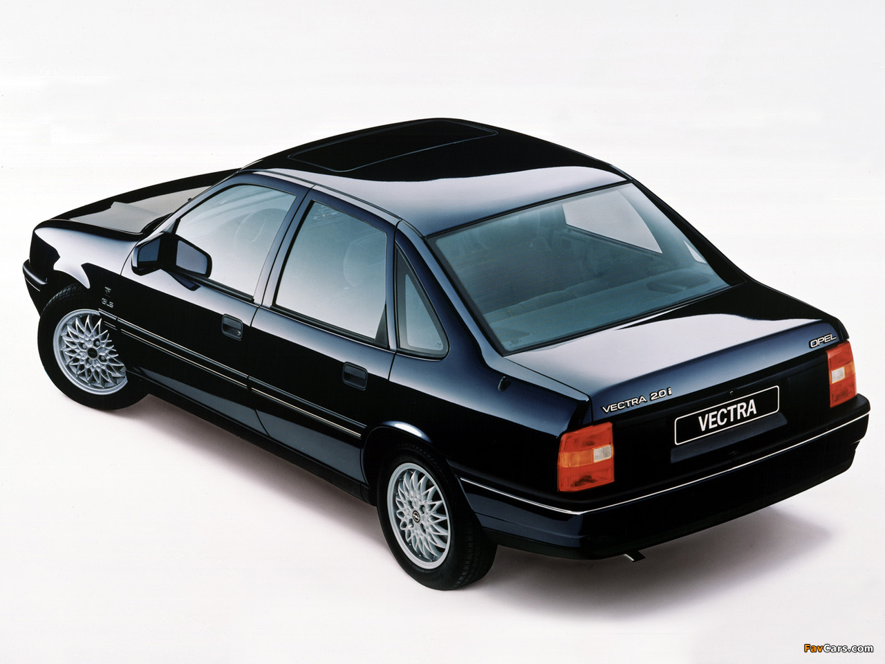 Opel Vectra Sedan (A) 1988–92 photos (1280 x 960)