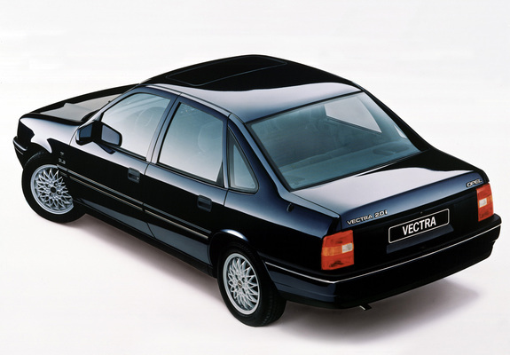 Opel Vectra Sedan (A) 1988–92 photos