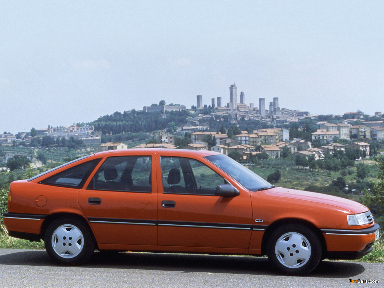 Opel Vectra Hatchback (A) 1988–92 wallpapers (1280 x 960)