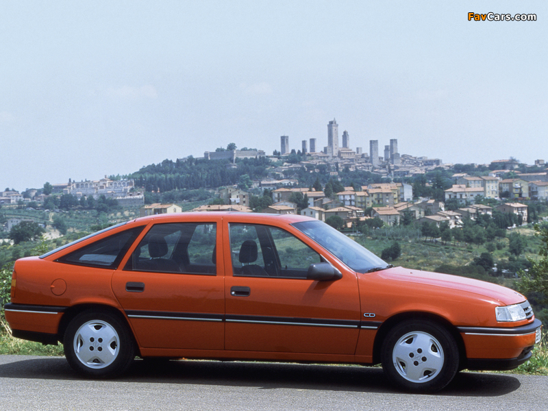 Opel Vectra Hatchback (A) 1988–92 wallpapers (800 x 600)