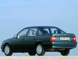 Opel Vectra Sedan (A) 1992–95 images