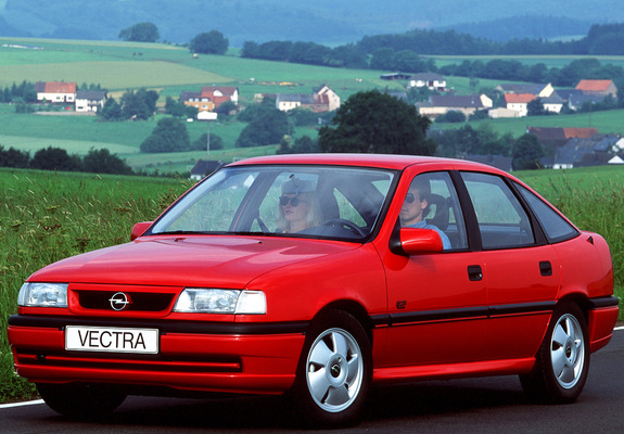 Opel Vectra GT Hatchback (A) 1992–94 photos