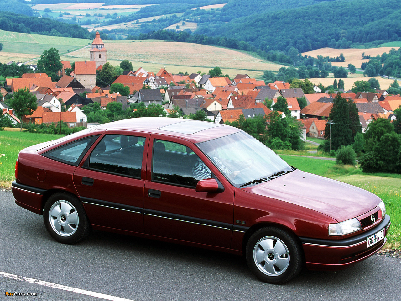 Opel Vectra Hatchback (A) 1992–95 photos (1280 x 960)