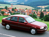 Opel Vectra Hatchback (A) 1992–95 photos