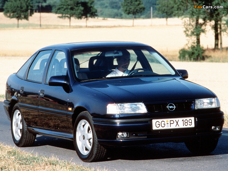 Opel Vectra Hatchback (A) 1992–95 pictures (800 x 600)