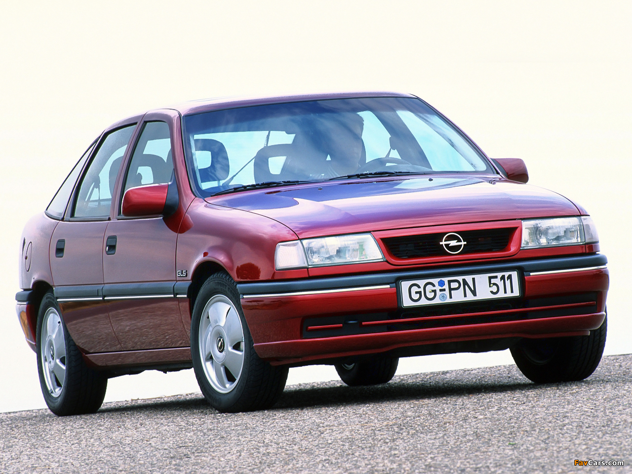 Opel Vectra Hatchback (A) 1992–95 wallpapers (1280 x 960)