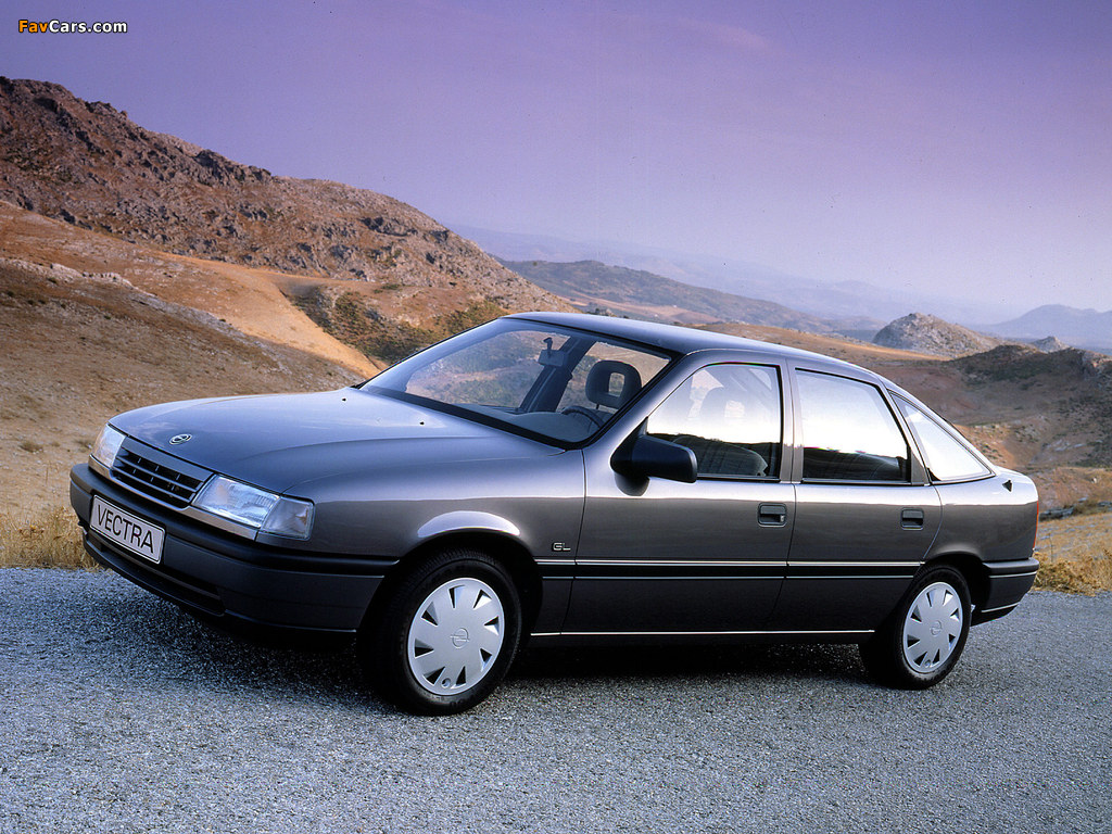 Photos of Opel Vectra Hatchback (A) 1988–92 (1024 x 768)