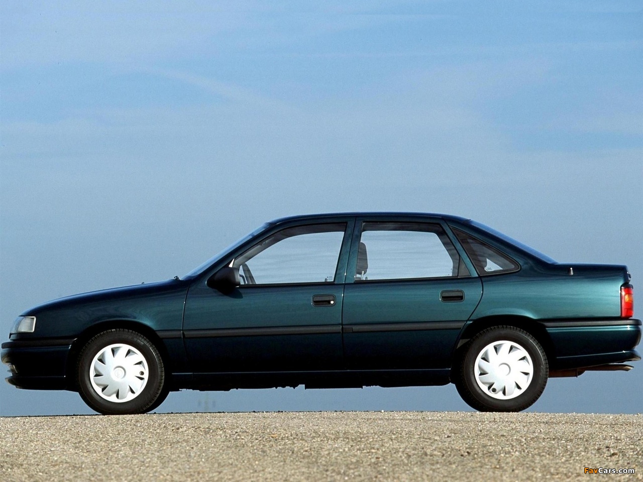 Photos of Opel Vectra Sedan (A) 1992–95 (1280 x 960)