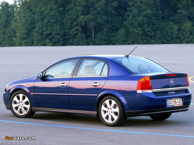 Photos of Opel Vectra Sedan (C) 2002–05 (640 x 480)