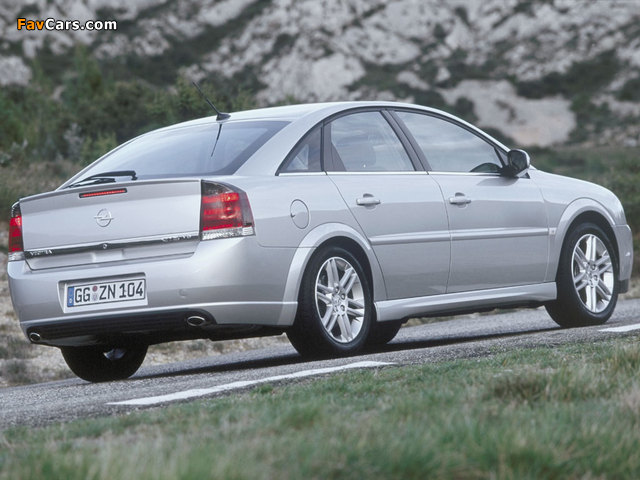 Photos of Opel Vectra GTS (C) 2002–05 (640 x 480)