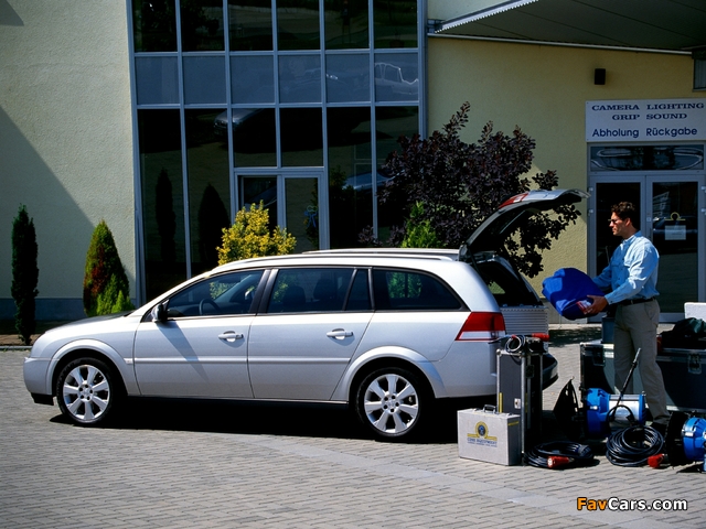 Photos of Opel Vectra Caravan (C) 2003–05 (640 x 480)