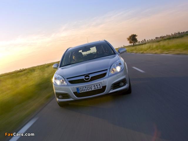 Photos of Opel Vectra Caravan (C) 2005–08 (640 x 480)