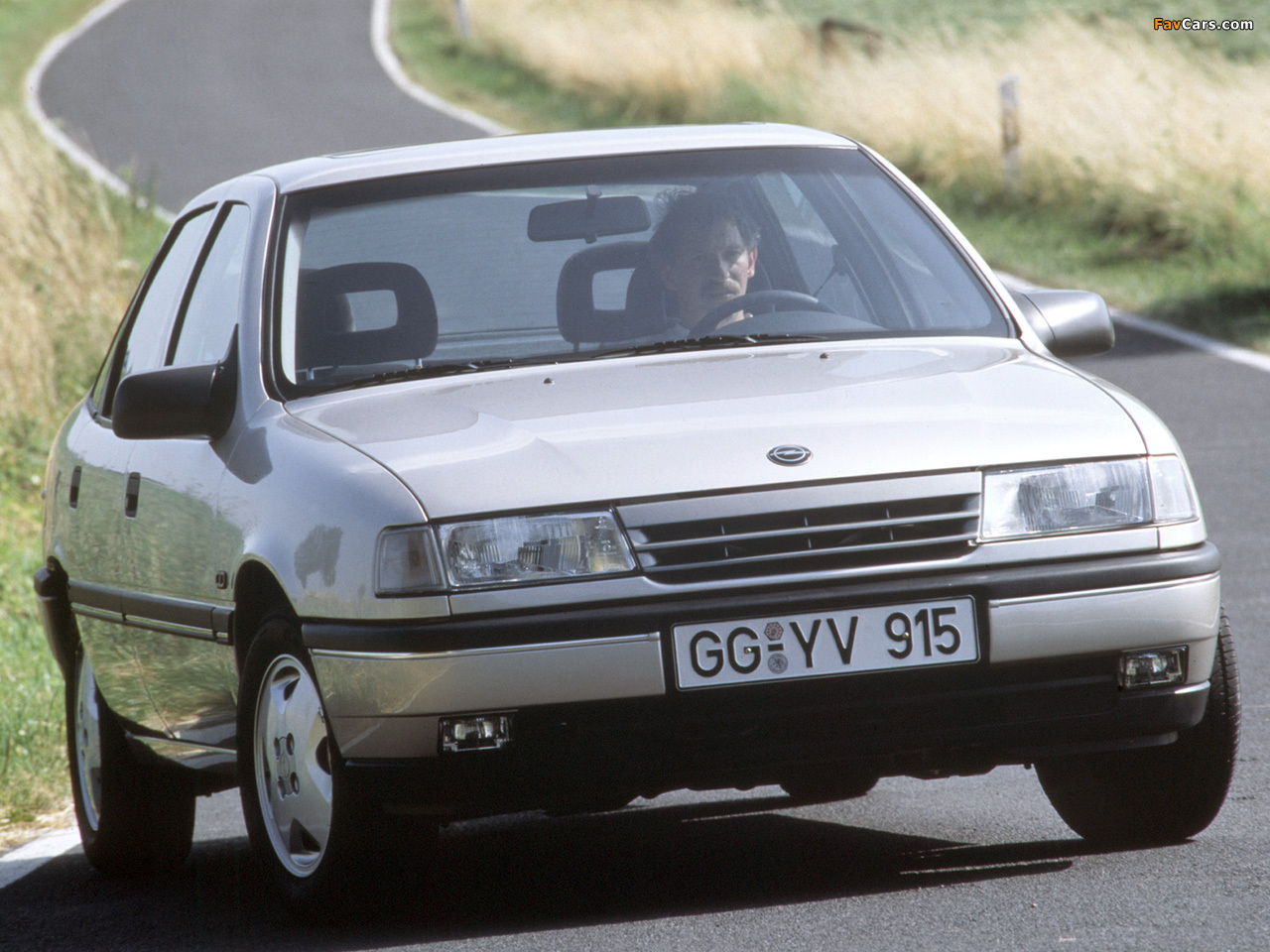 Pictures of Opel Vectra Sedan (A) 1988–92 (1280 x 960)